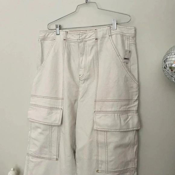 NWT Free People We The Free Judd Carpenter Jeans
Size 32 - Picture 3 of 14